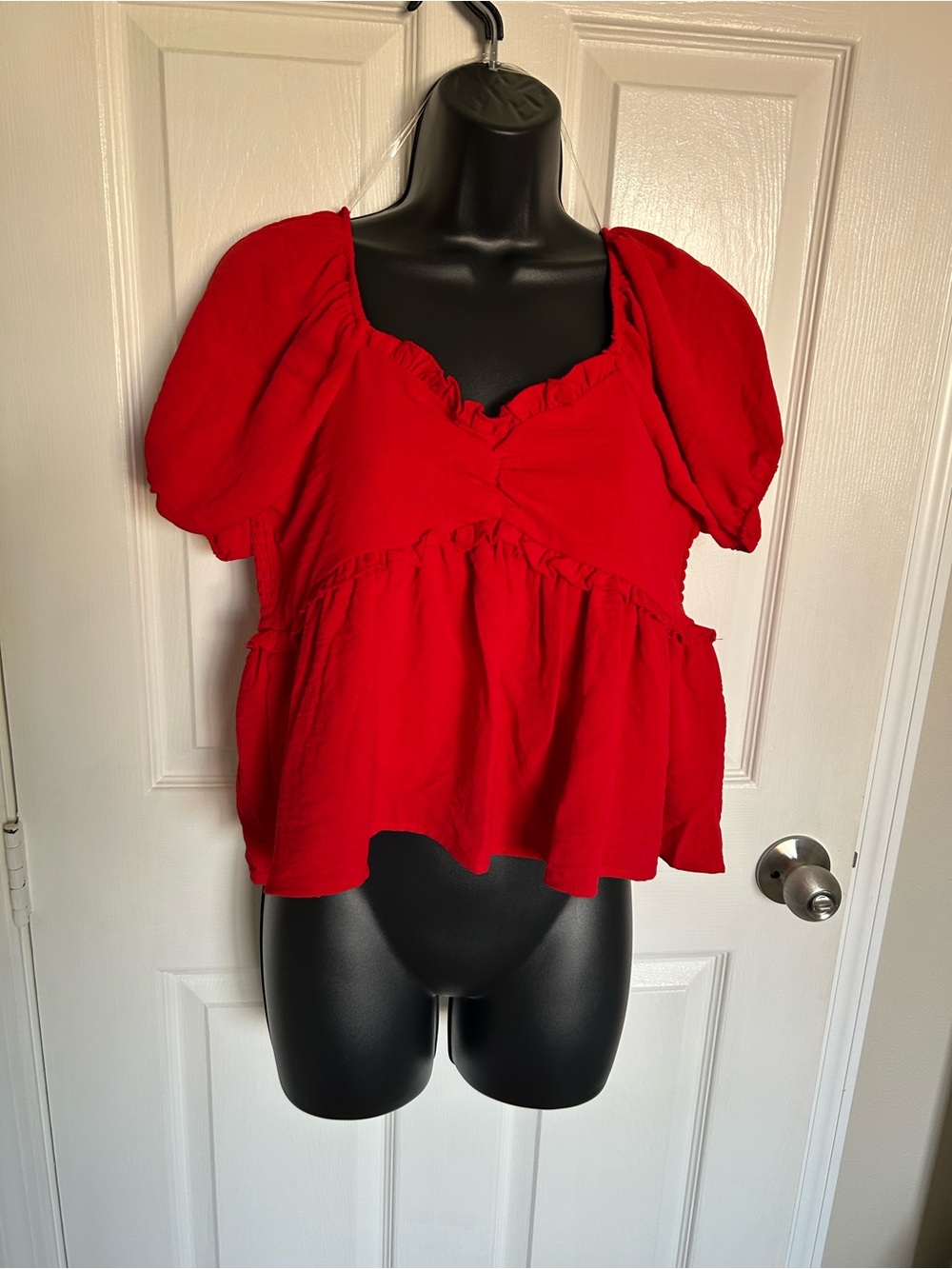 Discreet Bright Red Puff Sleeve Peplum Top